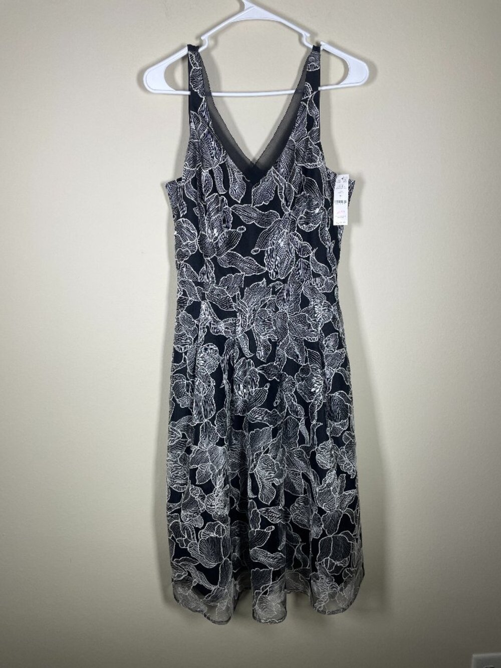 NWT! White House Black Market Fit & Flare Floral Tank Dress Size: 6